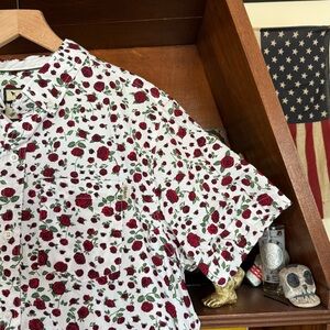 Dravus - Floral Rose Men's Casual Button Down Shirt - size medium